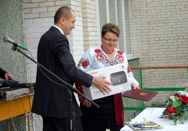 Луцькі депутати Яручик і Ткачук вітали першачків із Днем знань. ФОТО*