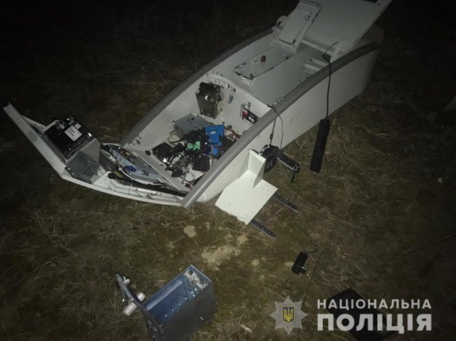 У Луцьку четверо іноземців викрали з банку платіжний термінал. ФОТО