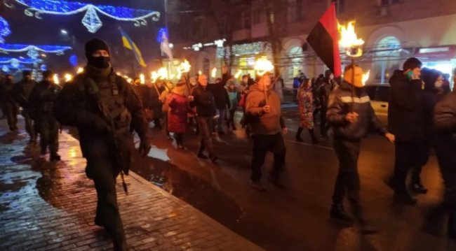 У Слов'янську пройшла смолоскипна хода до дня народження Бандери. ФОТО