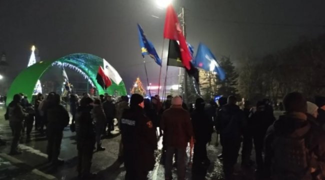 У Слов'янську пройшла смолоскипна хода до дня народження Бандери. ФОТО