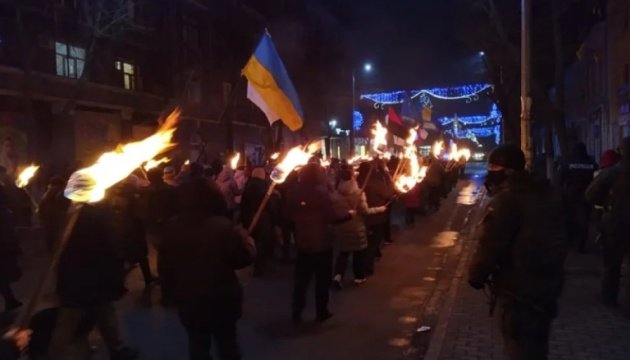 У Слов'янську пройшла смолоскипна хода до дня народження Бандери. ФОТО