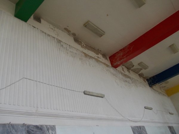 Грибок, корозія і дірявий дах: яким продали кінотеатр «Промінь». ФОТО