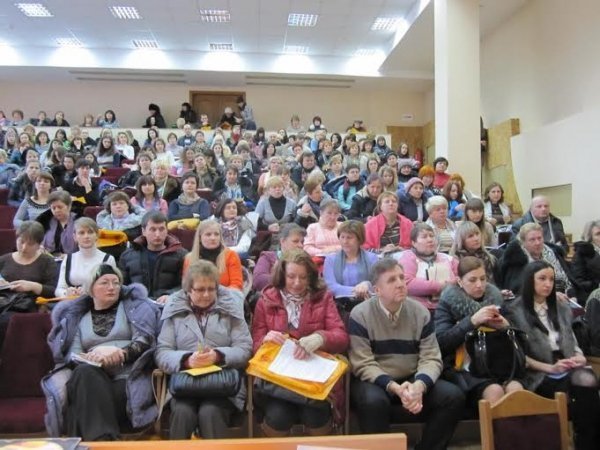 Як луцькі волонтери у податковій збирали на допомогу бійцям АТО. ФОТО