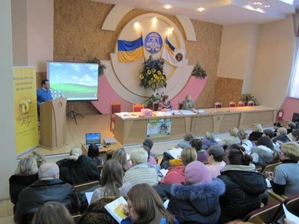 Як луцькі волонтери у податковій збирали на допомогу бійцям АТО. ФОТО