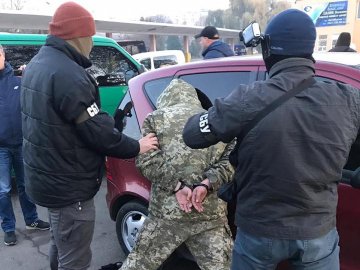 На Волині на хабарі у 350 доларів погорів прикордонник. ФОТО