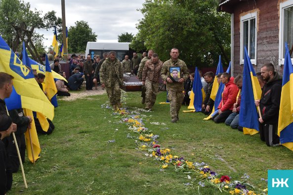 На Волині попрощалися з 25-річним Героєм Русланом Литвинчуком