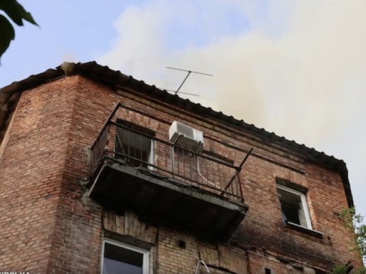 Росіяни атакували центр Харкова дронами: вибух пошкодив пологовий