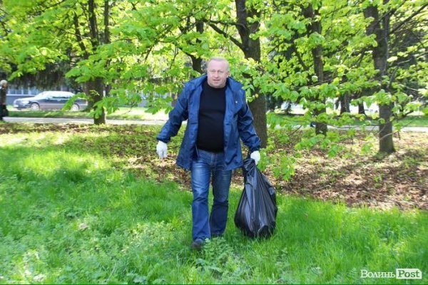 У Луцьку до свят прибрали 15 зелених зон. ФОТО