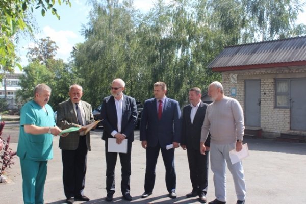 Луцькому шпиталю передали автомобіль для перевезення поранених. ФОТО