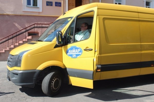 Луцькому шпиталю передали автомобіль для перевезення поранених. ФОТО