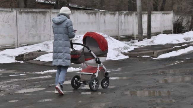 Не ремонтували 15 років: у Луцьку мешканці просять залатати ями на дорозі