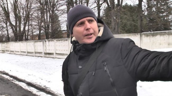 Не ремонтували 15 років: у Луцьку мешканці просять залатати ями на дорозі