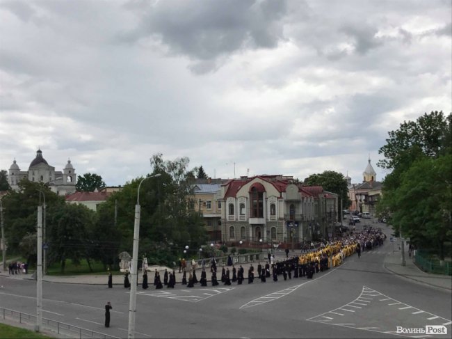 У Луцьку хресною ходою пройшли прихильники церкви Московського патріархату. ФОТО