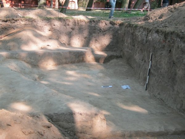 На Волині знайшли два дитячі поховання