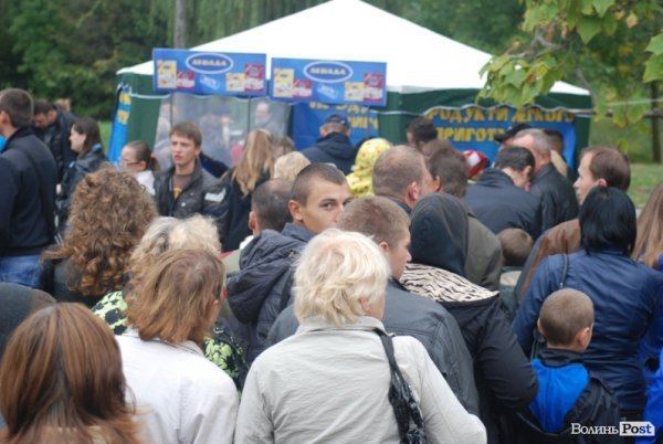 У Луцьку з'їли тисячу порцій вареників. ФОТО