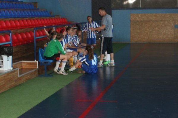 Чоловіча команда журналістів зіграла товариський матч з професійними спортсменками