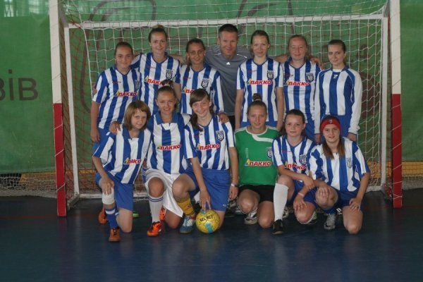 Чоловіча команда журналістів зіграла товариський матч з професійними спортсменками