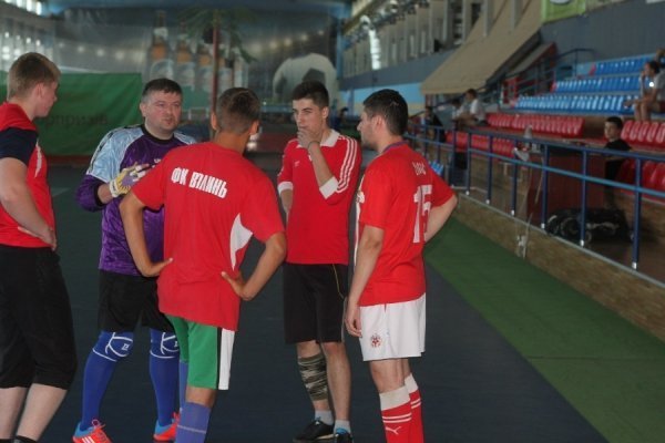 Чоловіча команда журналістів зіграла товариський матч з професійними спортсменками