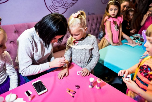 «Смугастий носоріг» у «Промені» підготував дітям сюрпризи до 8 березня*