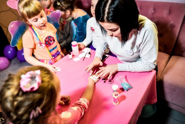 «Смугастий носоріг» у «Промені» підготував дітям сюрпризи до 8 березня*