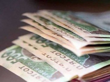 В Україні планують підвищити зарплату чиновникам