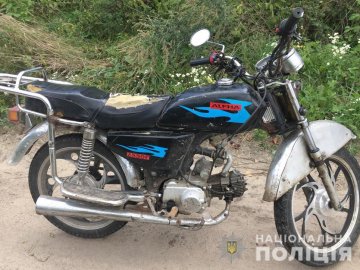 Двоє юних волинян вкрали у жінки мопед. ФОТО