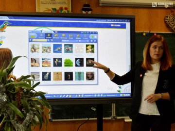 Двом луцьким гімназіям подарували інтерактивні панелі. ФОТО