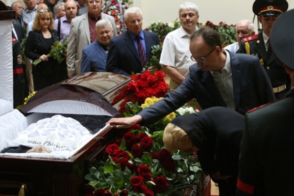 Прощання з Іваном Плющем. ФОТО