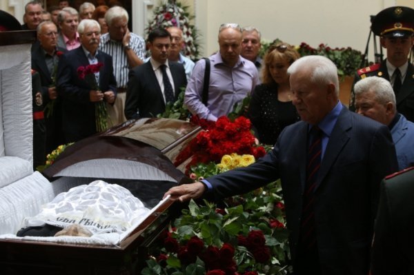 Прощання з Іваном Плющем. ФОТО