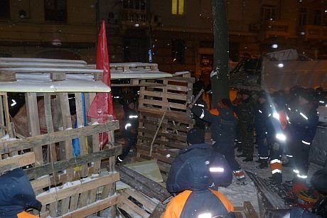 Міліція знесла барикади і «звузила» Євромайдан. ФОТО