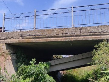 На Волині руйнується міст: дорожники прокоментували ситуацію. ВІДЕО