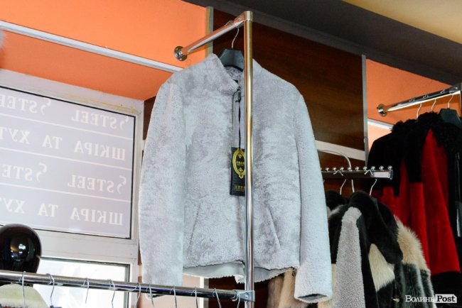 У магазині шкіри та хутра «Steel» у центрі Луцька пропонують шалені знижки*