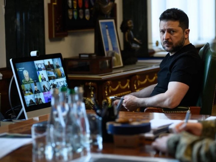 Дональд Трамп під тиском намагається змусити Україну капітулювати перед росією, - Зеленський