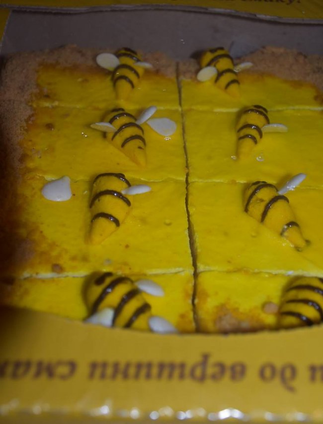 Волинські військові на передовій показали незвичний торт. ФОТО