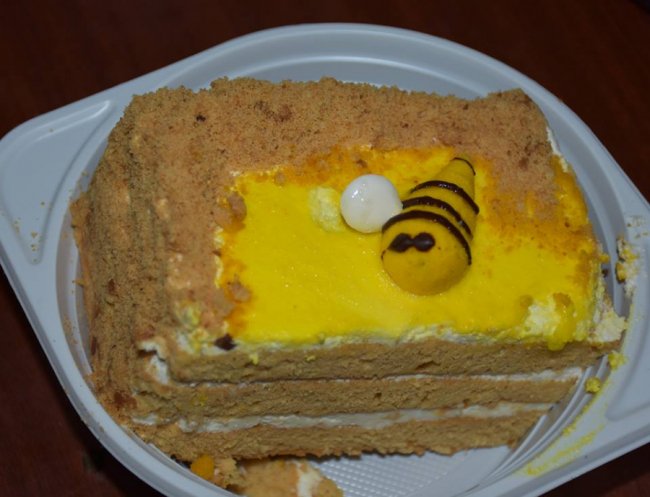 Волинські військові на передовій показали незвичний торт. ФОТО