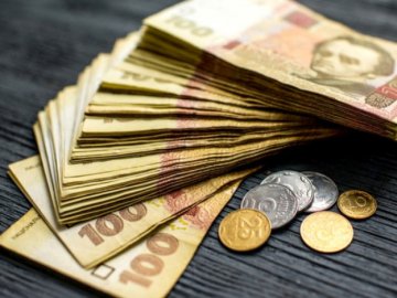 Шмигаль прогнозує середню зарплату в 15 тисяч гривень у 2022 році