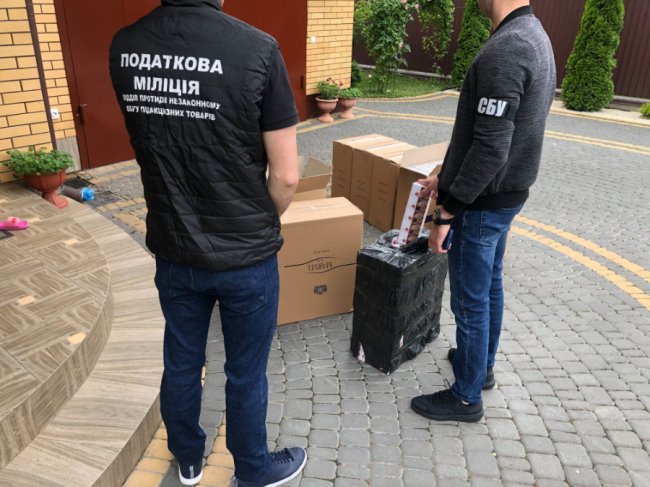 У Ковелі «накрили» точку з фальсифікованими сигаретами та алкоголем. ФОТО