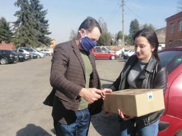 «Важливо пам'ятати»: на Волині родини Героїв Іловайська отримали продуктові набори