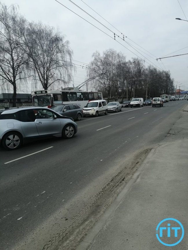 Автівка збила жінку на «зебрі» в Луцьку