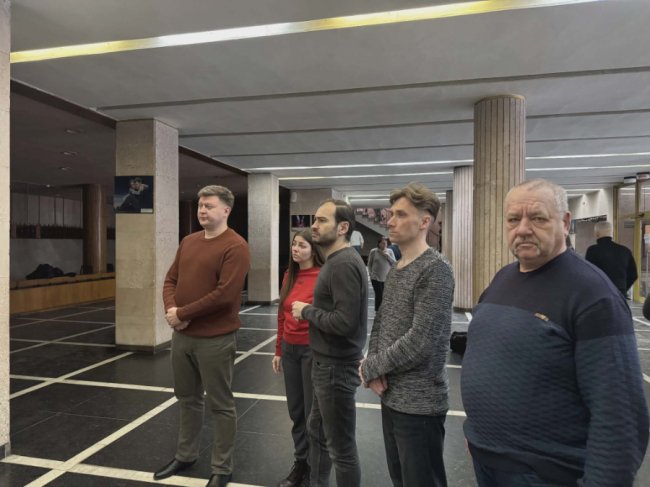 У Волинському драмтеатрі відкрили меморіальну дошку загиблому на війні колезі Назарію Гнатюку