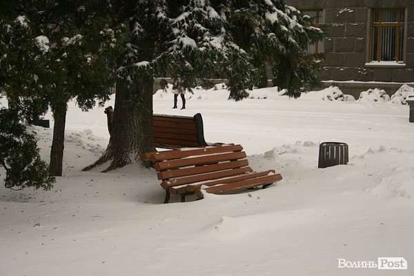 Луцьк засипає снігом. ФОТО