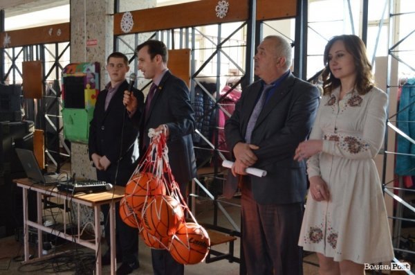 У луцькій «Батьківщині» придумали, як «відірвати» дітей від інтернету. ФОТО*