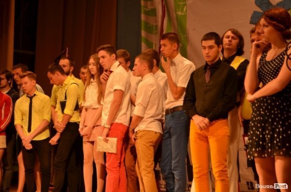 «Горохівський весільний лімузин, щоб розвернутися, їде в Луцьк», ‒ кавеенщики. ФОТО