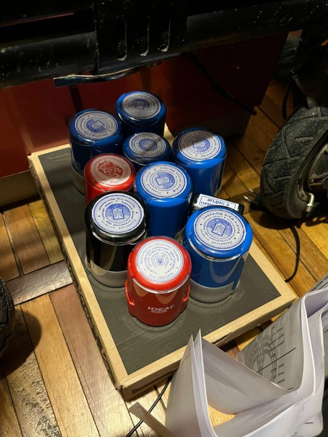 Майже 3000 доларів за підроблені документи: лучанка разом зі спільниками переправляла військовозобов'язаних чоловіків за кордон. ФОТО