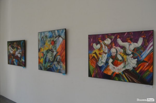 Коли полотна танцюють: у Луцьку відкрили виставку картин «в чотири руки». ФОТО