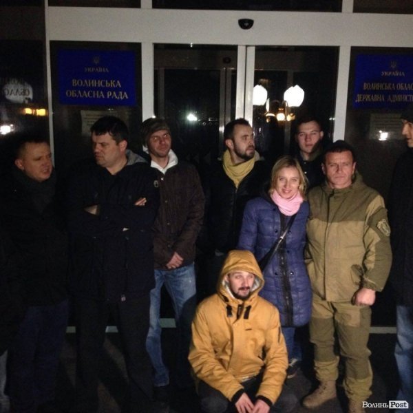 У Луцьку майданівці принесли владі гарбузи