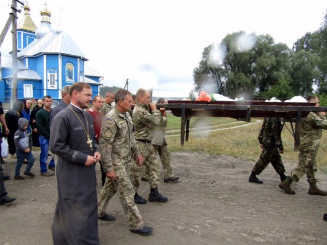 У Шацькому районі поховали бійця