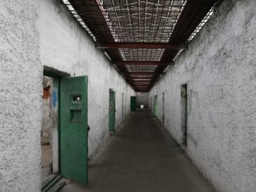 На Чернігівщині неповнолітні побили наглядача і намагалися втекти із СІЗО