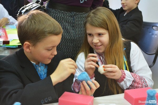 Митці Луцька майстрували у «Різдвяній майстерні». ФОТО