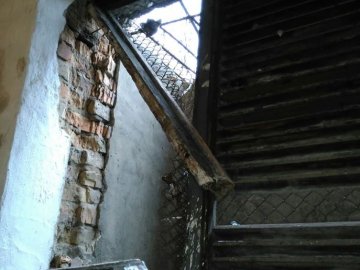 У місті на Волині неадекватний чоловік розбив вікно і проник у котельню